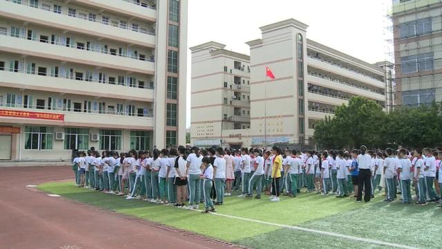 广东省东海市龙潭中学，教育的绿洲与未来的摇篮